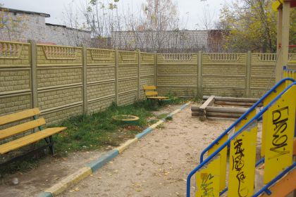 Установка бетонного забора в Нижнем Новгороде для детской площадке